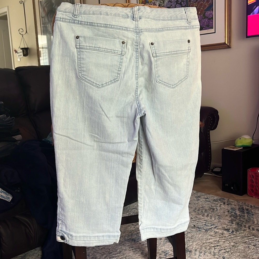 Croft and Barrow light blue denim wash, size 14, in excellent condition.